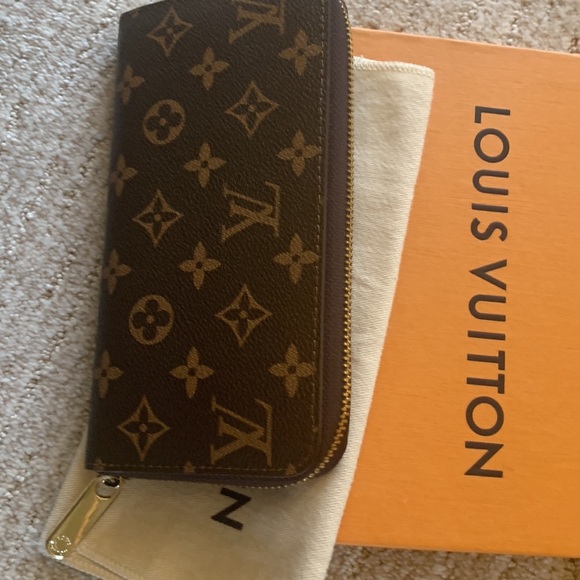 Louis Vuitton Montsouris Monogram Backpack Travel Set - Picture 8 of 16